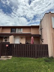 575 W Park Dr 202, Miami, FL 33172