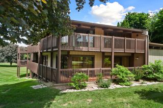 910 Windsor COURT #KK1, Fontana, WI 53125