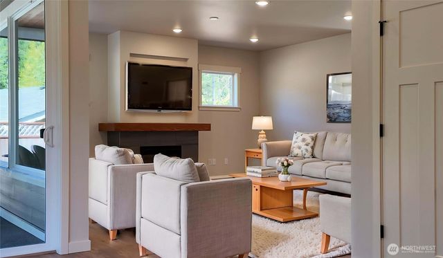 33 E Michelle Court, Union, WA 98592