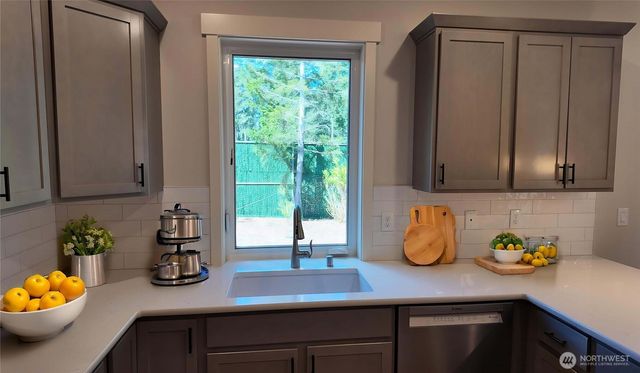 33 E Michelle Court, Union, WA 98592