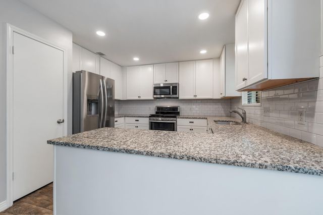 7501 Whistlestop DR, Austin, TX 78749