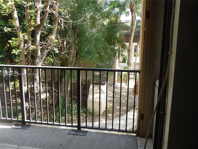 14301 N Kendall Dr 204B, Miami, FL 33186