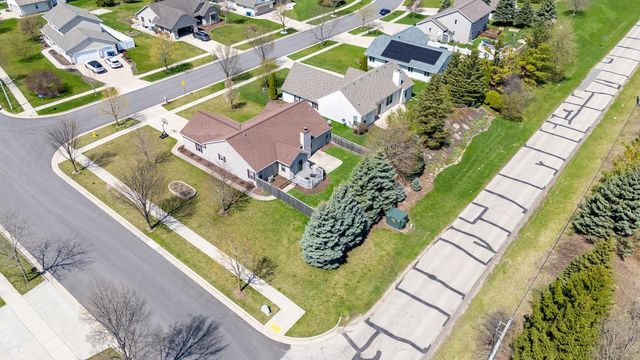 572 Nordic COURT, Slinger, WI 53086