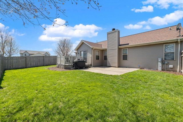 572 Nordic COURT, Slinger, WI 53086
