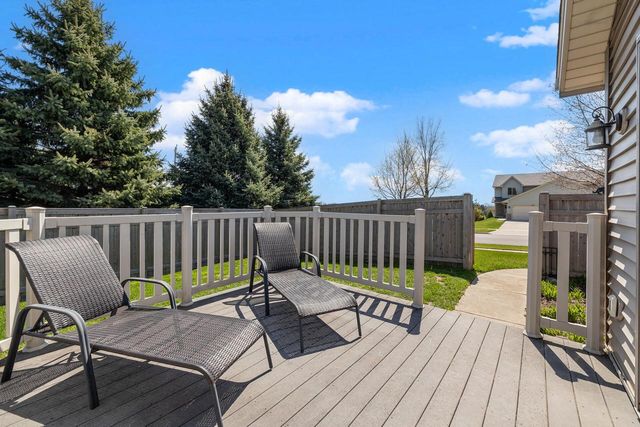 572 Nordic COURT, Slinger, WI 53086