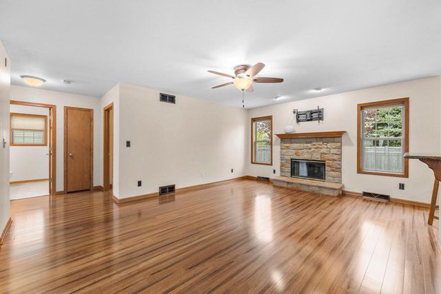 572 Nordic COURT, Slinger, WI 53086