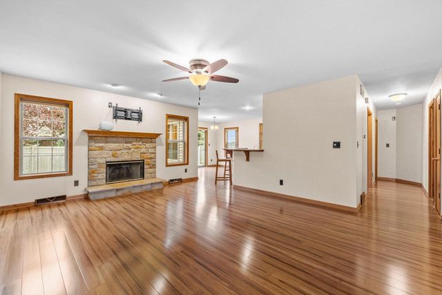 572 Nordic COURT, Slinger, WI 53086