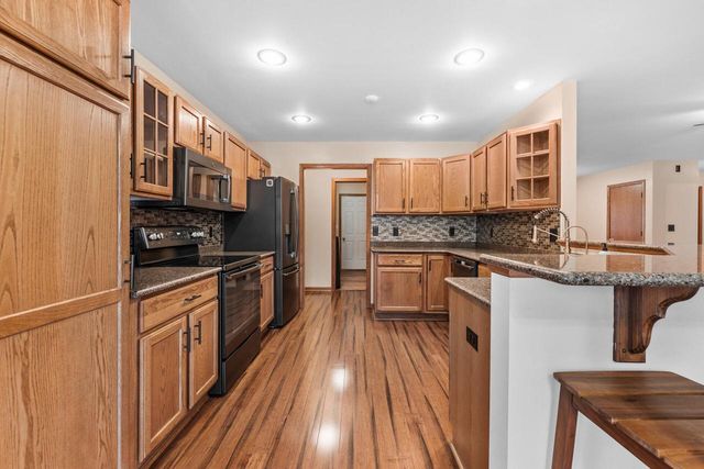572 Nordic COURT, Slinger, WI 53086