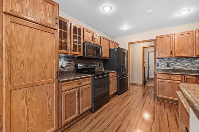 572 Nordic COURT, Slinger, WI 53086