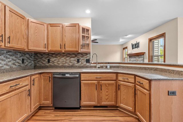572 Nordic COURT, Slinger, WI 53086
