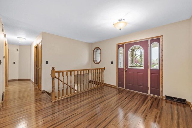 572 Nordic COURT, Slinger, WI 53086