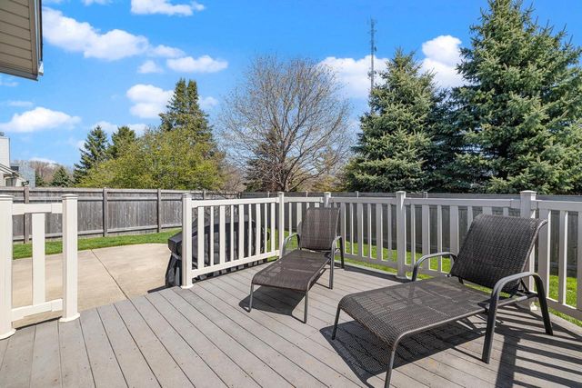 572 Nordic COURT, Slinger, WI 53086