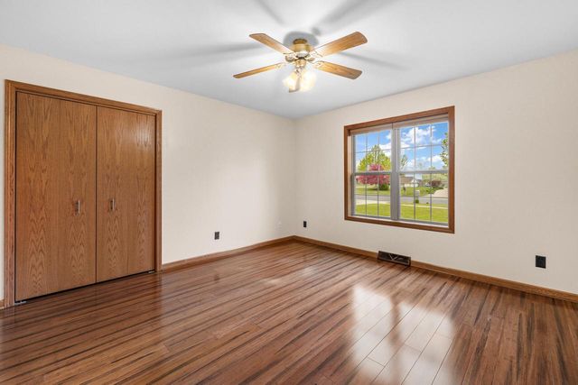 572 Nordic COURT, Slinger, WI 53086