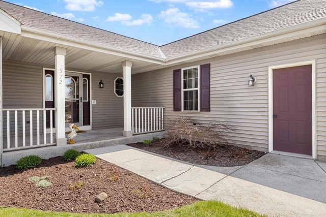 572 Nordic COURT, Slinger, WI 53086