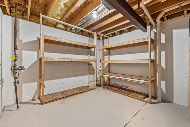 572 Nordic COURT, Slinger, WI 53086
