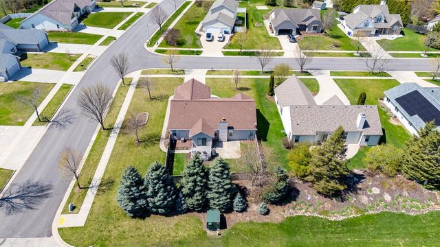 572 Nordic COURT, Slinger, WI 53086