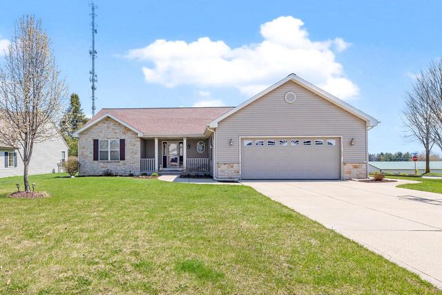 572 Nordic COURT, Slinger, WI 53086