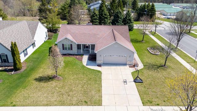 572 Nordic COURT, Slinger, WI 53086