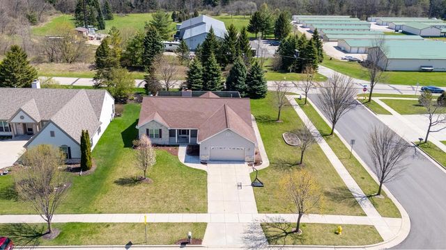 572 Nordic COURT, Slinger, WI 53086