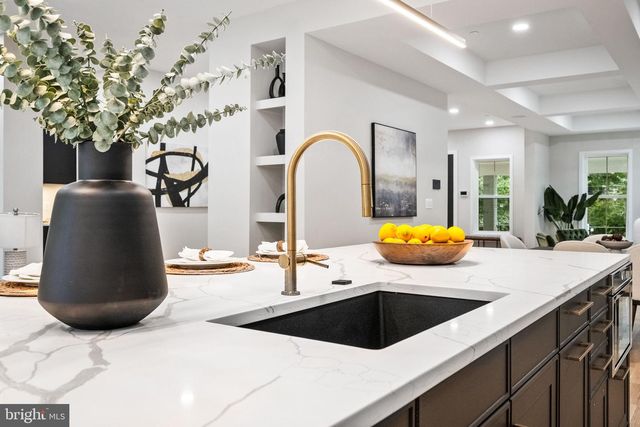 3711 LIVINGSTON ST NW, Washington, DC 20015