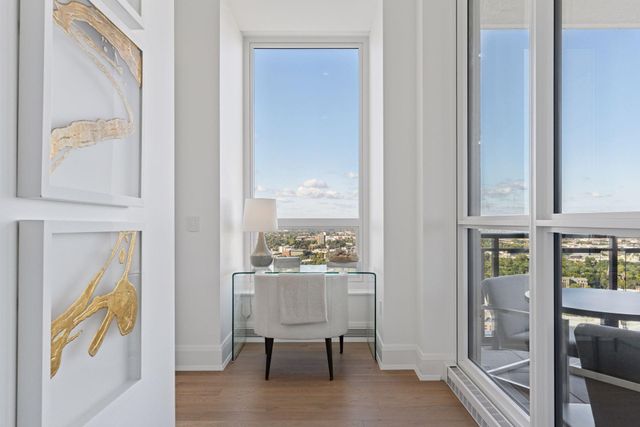 1111 W River Parkway 35C, Minneapolis, MN 55415