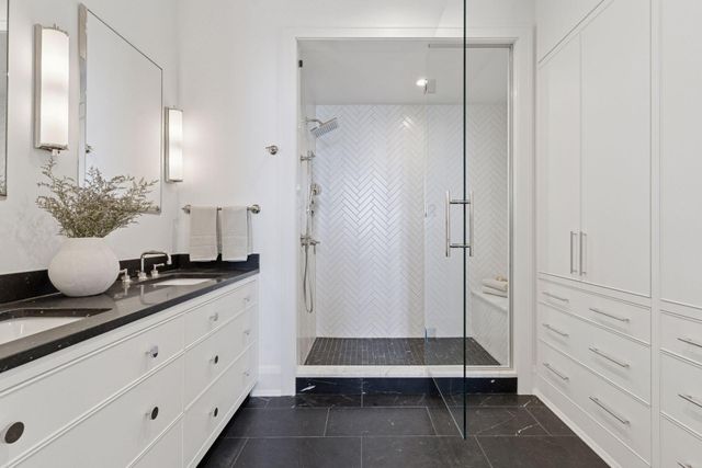 1111 W River Parkway 35C, Minneapolis, MN 55415