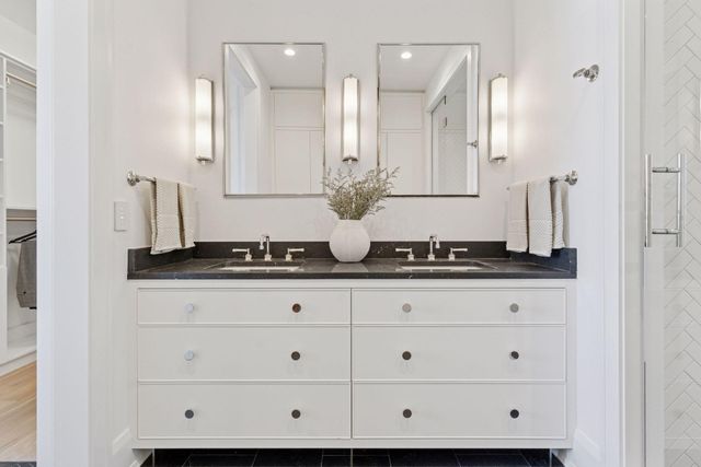 1111 W River Parkway 35C, Minneapolis, MN 55415