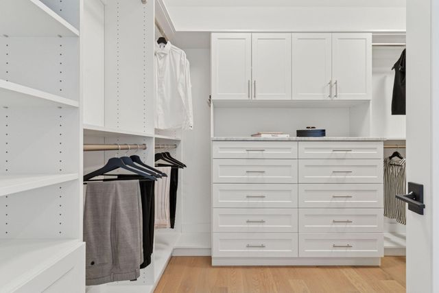 1111 W River Parkway 35C, Minneapolis, MN 55415