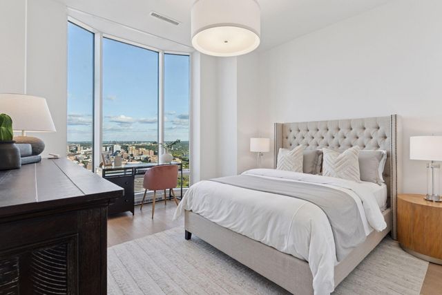 1111 W River Parkway 35C, Minneapolis, MN 55415