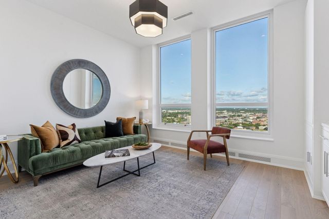 1111 W River Parkway 35C, Minneapolis, MN 55415