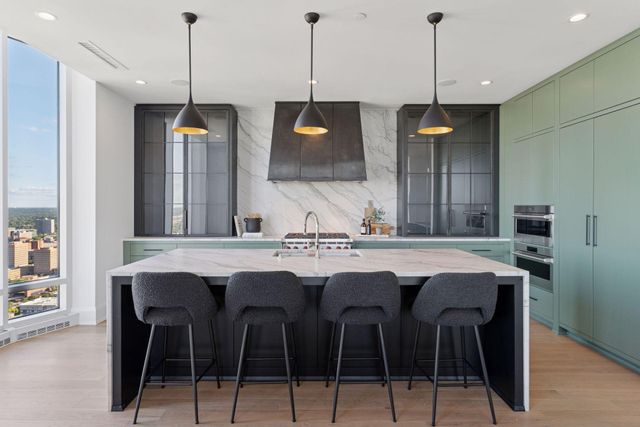 1111 W River Parkway 35C, Minneapolis, MN 55415