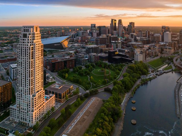 1111 W River Parkway 35C, Minneapolis, MN 55415