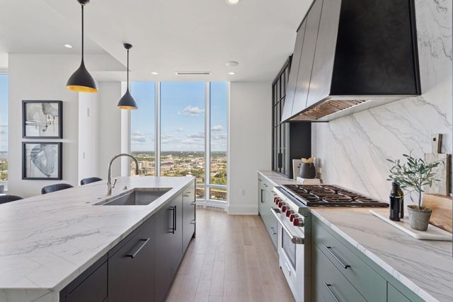 1111 W River Parkway 35C, Minneapolis, MN 55415