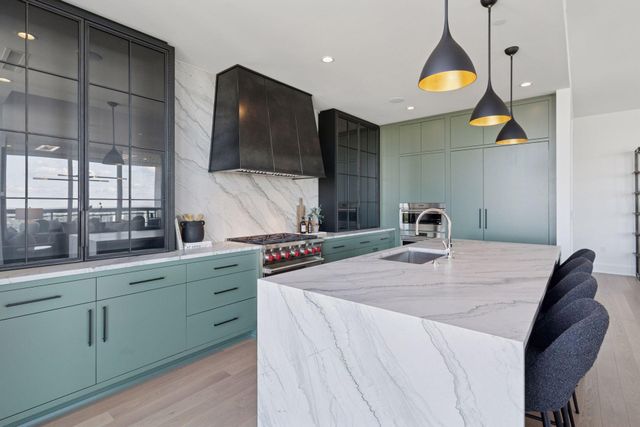 1111 W River Parkway 35C, Minneapolis, MN 55415