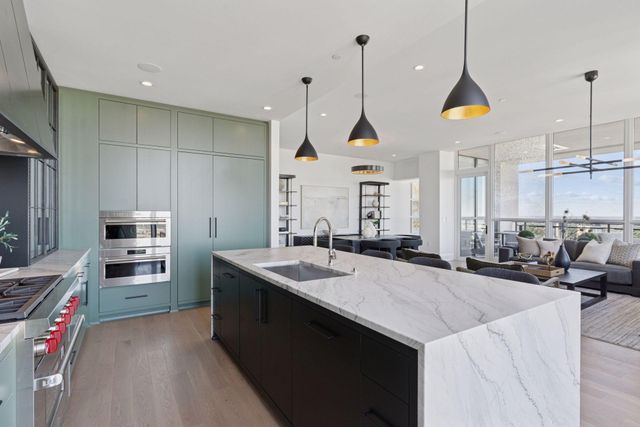 1111 W River Parkway 35C, Minneapolis, MN 55415