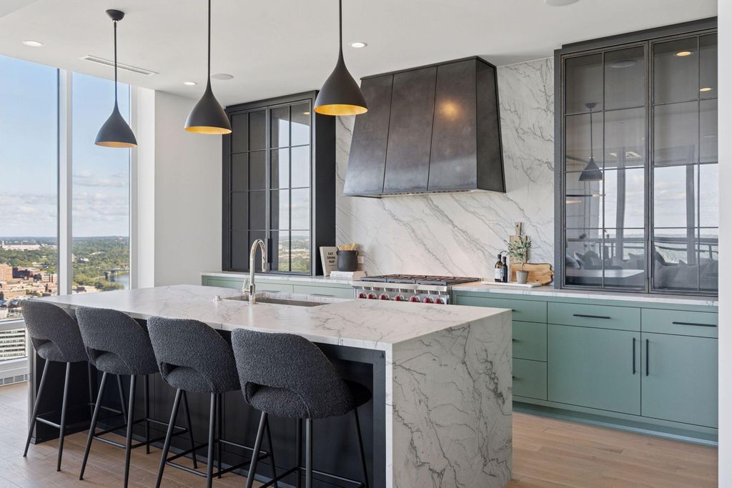 1111 W River Parkway 35C, Minneapolis, MN 55415