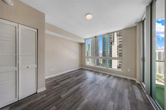 300 S Biscayne Boulevard T-2911, Miami, FL 33131