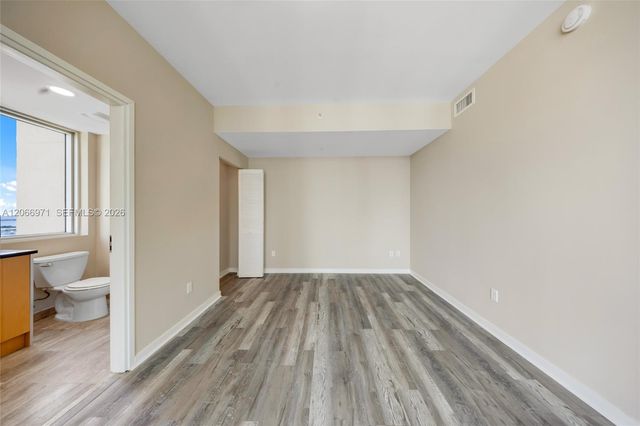 300 S Biscayne Boulevard T-2911, Miami, FL 33131