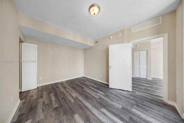 300 S Biscayne Boulevard T-2911, Miami, FL 33131