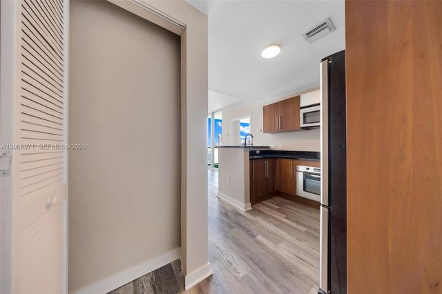 300 S Biscayne Boulevard T-2911, Miami, FL 33131