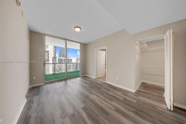 300 S Biscayne Boulevard T-2911, Miami, FL 33131