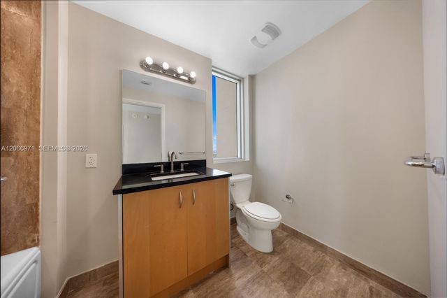 300 S Biscayne Boulevard T-2911, Miami, FL 33131