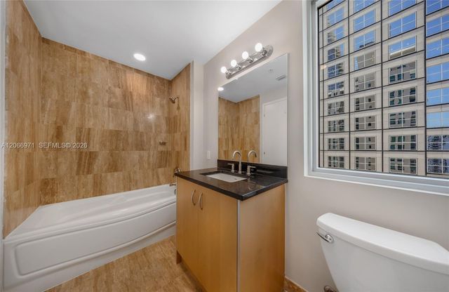 300 S Biscayne Boulevard T-2911, Miami, FL 33131