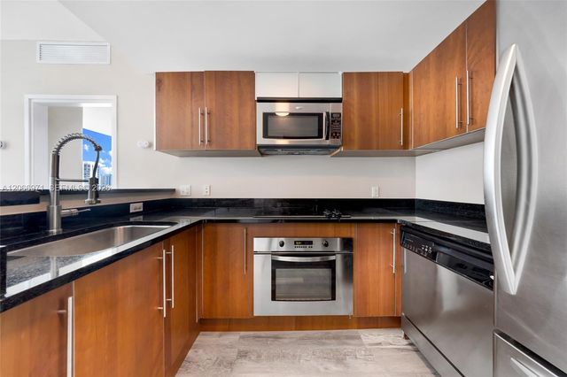 300 S Biscayne Boulevard T-2911, Miami, FL 33131