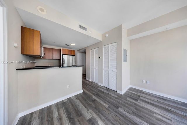 300 S Biscayne Boulevard T-2911, Miami, FL 33131