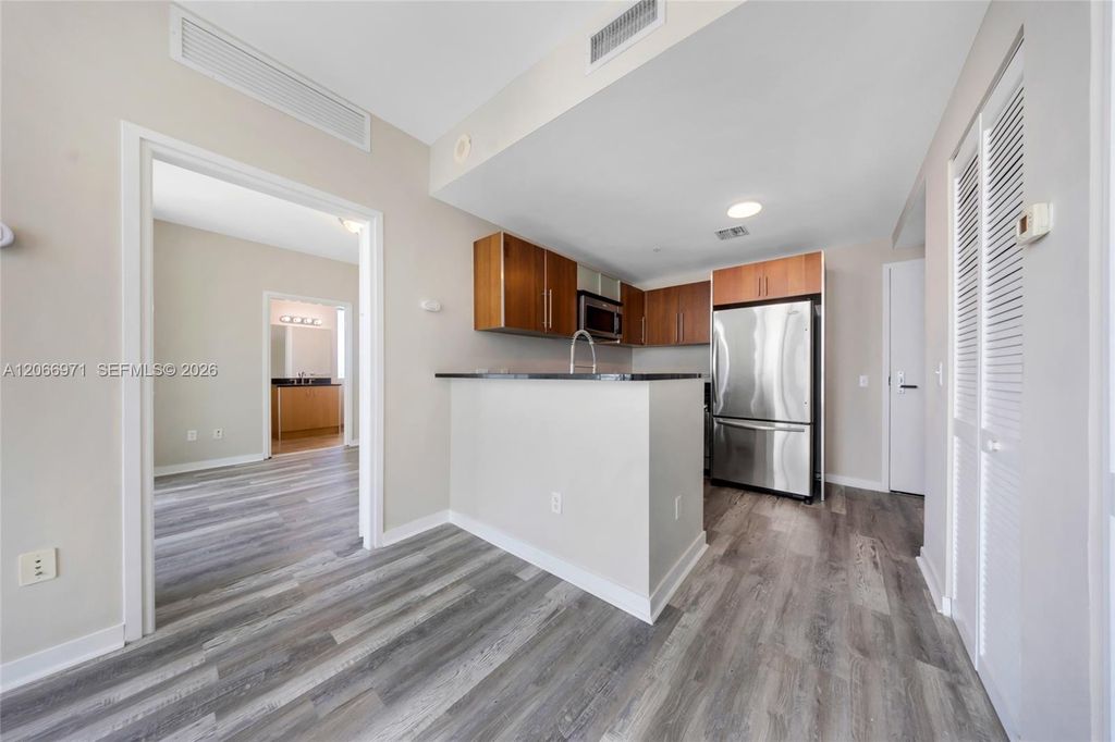 300 S Biscayne Boulevard T-2911, Miami, FL 33131