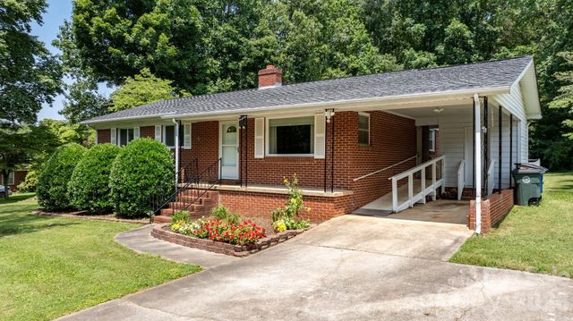 704 4th Street SW, Conover, NC 28613