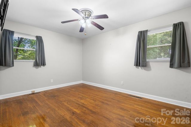 704 4th Street SW, Conover, NC 28613