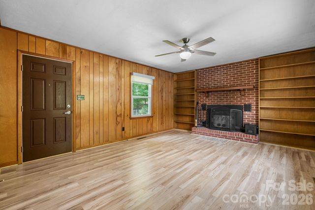 704 4th Street SW, Conover, NC 28613