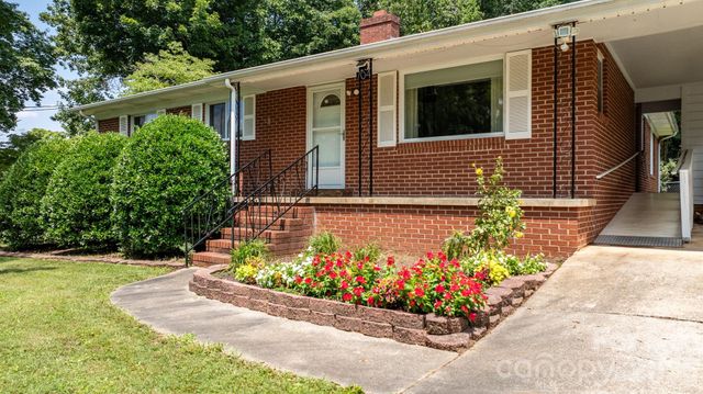 704 4th Street SW, Conover, NC 28613
